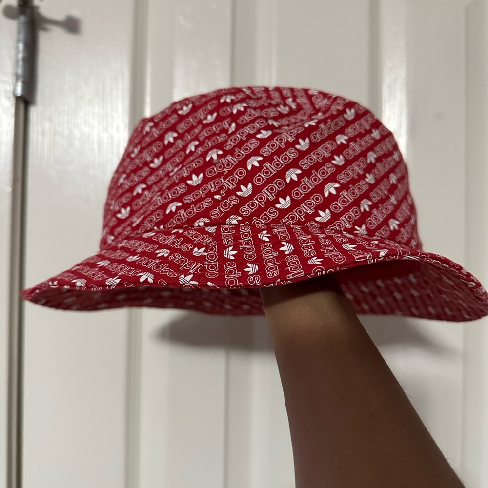 Adidas bucket hat